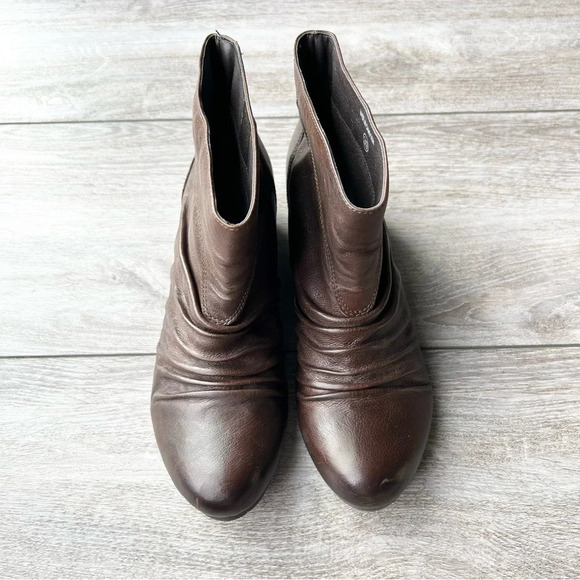 Locale Ruched Leather Wedge Ankle Boots - Picture 2 of 13